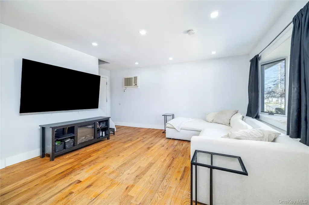 258 Benson Avenue Elmont NY 11003