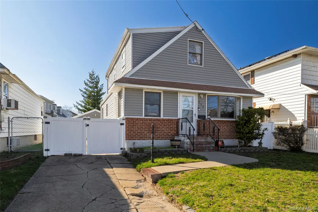 258 Benson Avenue Elmont NY 11003
