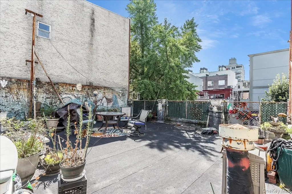382 Manhattan Avenue Brooklyn NY 11211