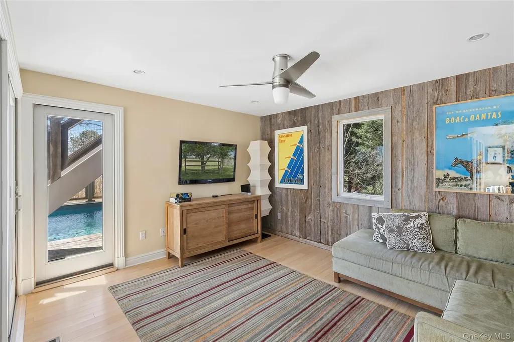 32 Tuthill Lane Remsenburg NY 11960