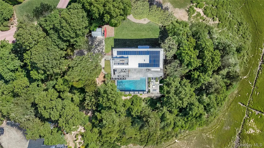 32 Tuthill Lane Remsenburg NY 11960