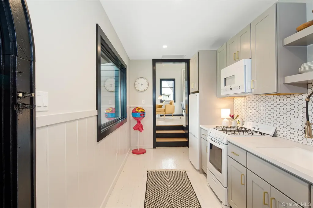 5 Tepee Street Hampton Bays NY 11946