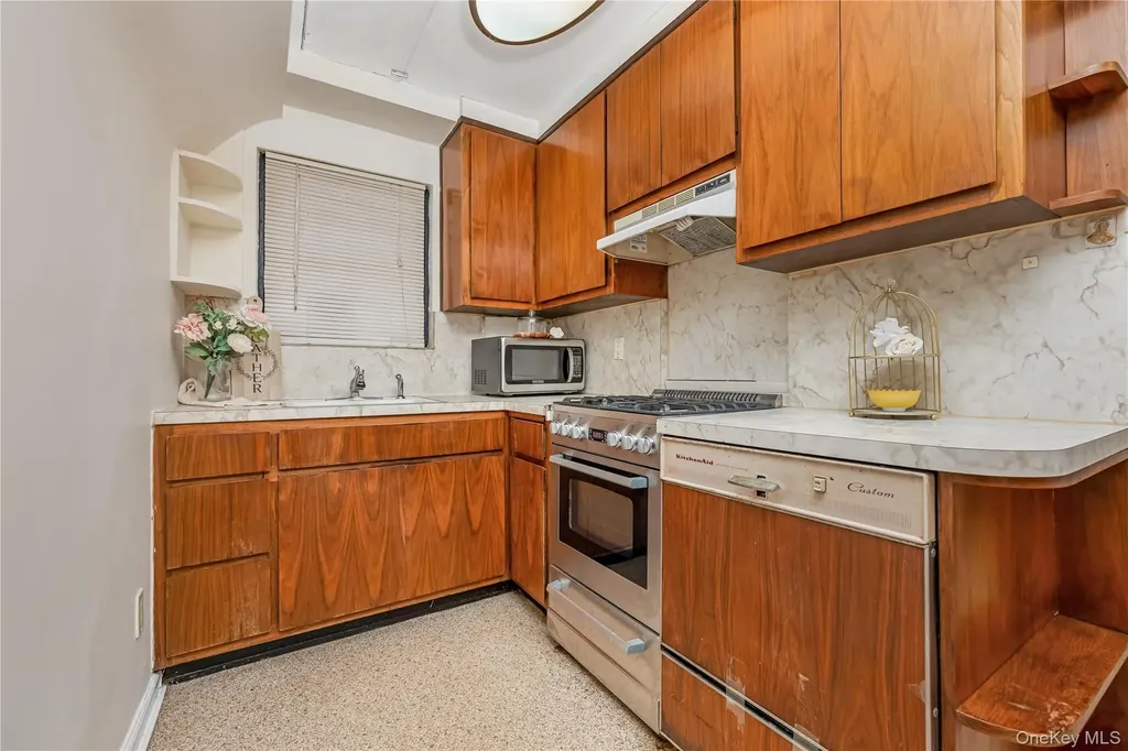 95-01 43rd Avenue Elmhurst NY 11373