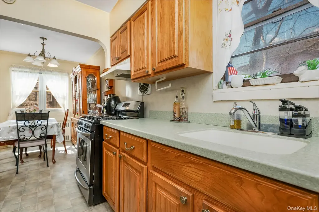 95-01 43rd Avenue Elmhurst NY 11373