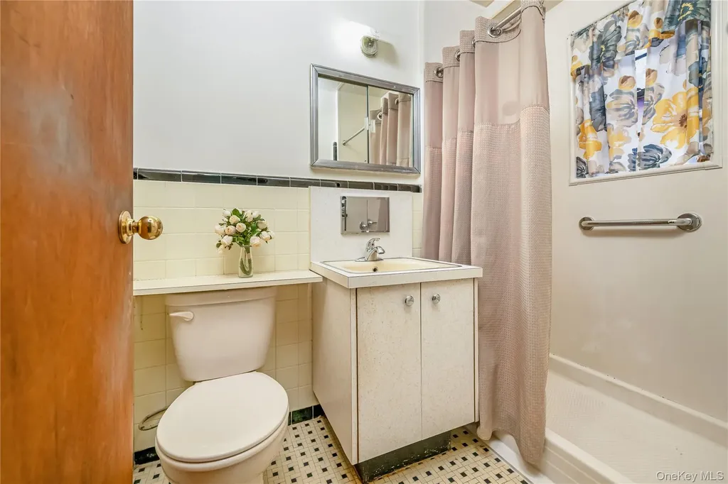 95-01 43rd Avenue Elmhurst NY 11373