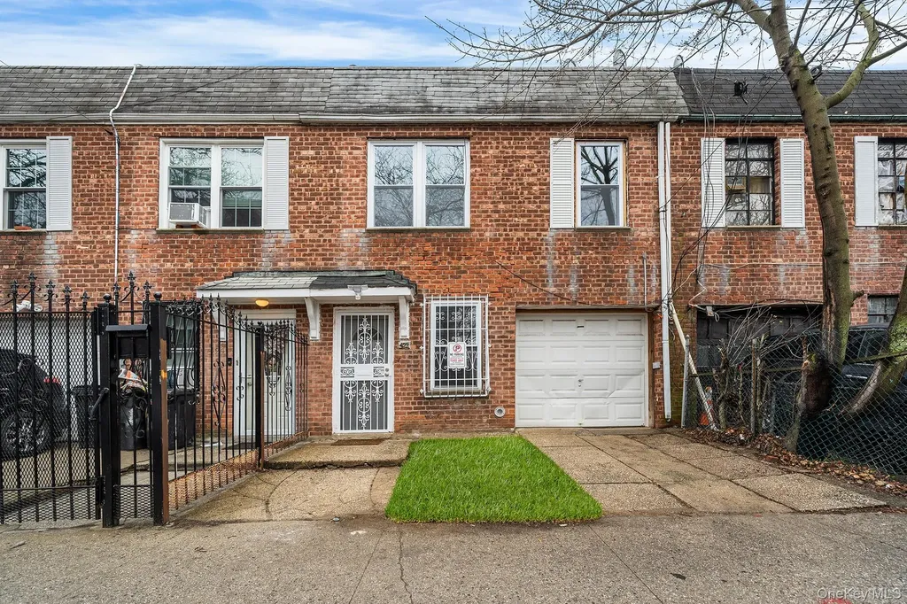 422 Autumn Avenue Brooklyn NY 11208