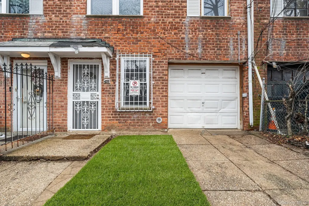 422 Autumn Avenue Brooklyn NY 11208