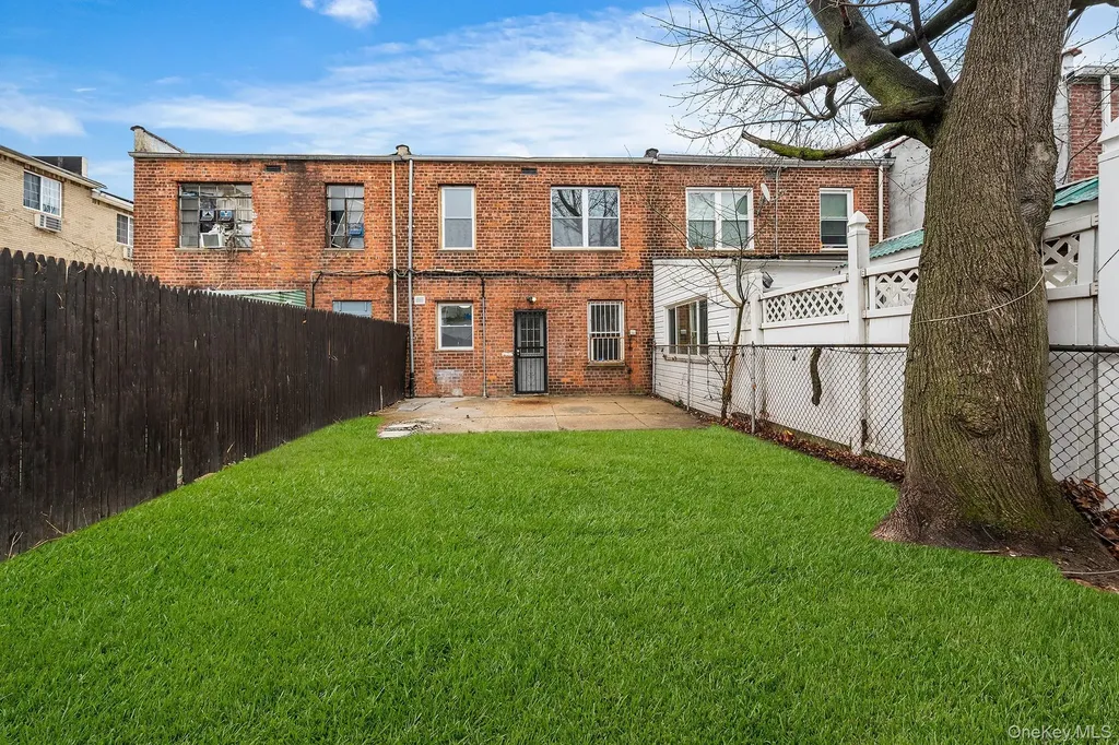 422 Autumn Avenue Brooklyn NY 11208