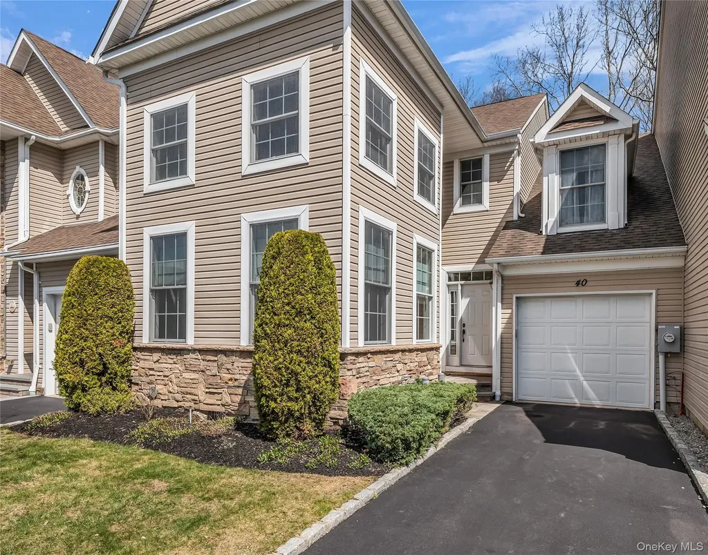 40 Eagle Circle Bohemia NY 11716