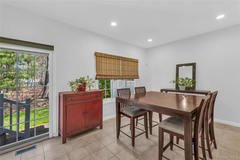 40 Eagle Circle Bohemia NY 11716