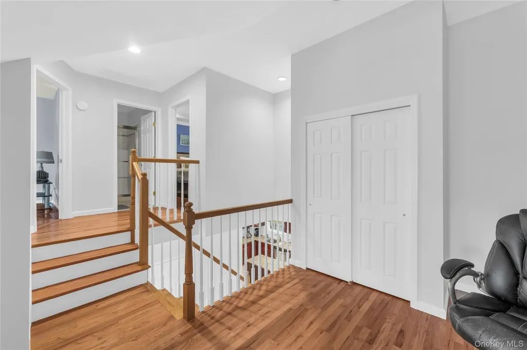 40 Eagle Circle Bohemia NY 11716