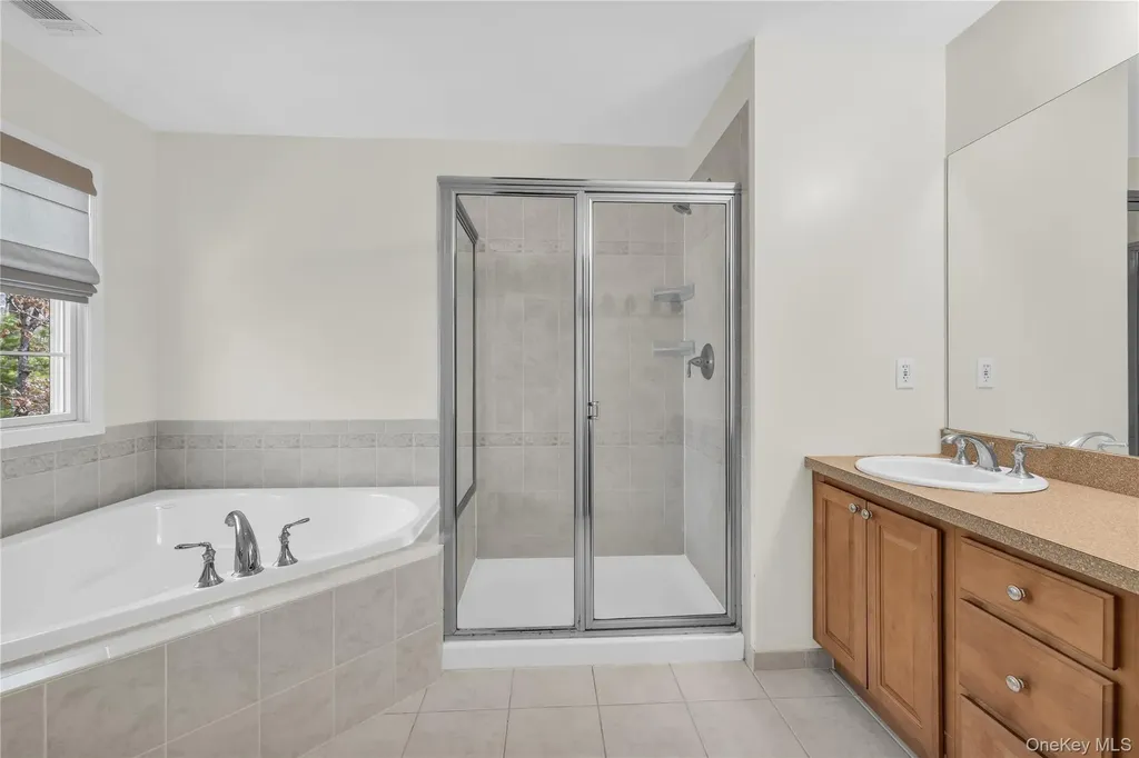 40 Eagle Circle Bohemia NY 11716