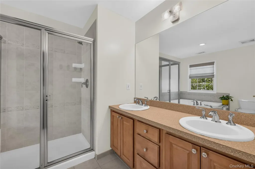 40 Eagle Circle Bohemia NY 11716