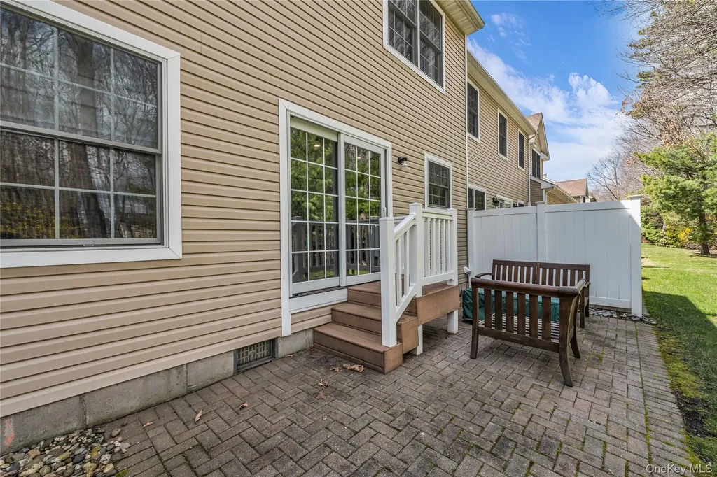 40 Eagle Circle Bohemia NY 11716
