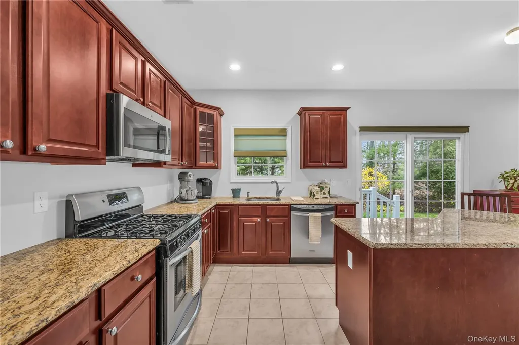 40 Eagle Circle Bohemia NY 11716