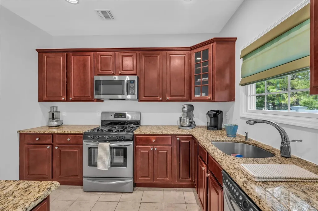 40 Eagle Circle Bohemia NY 11716