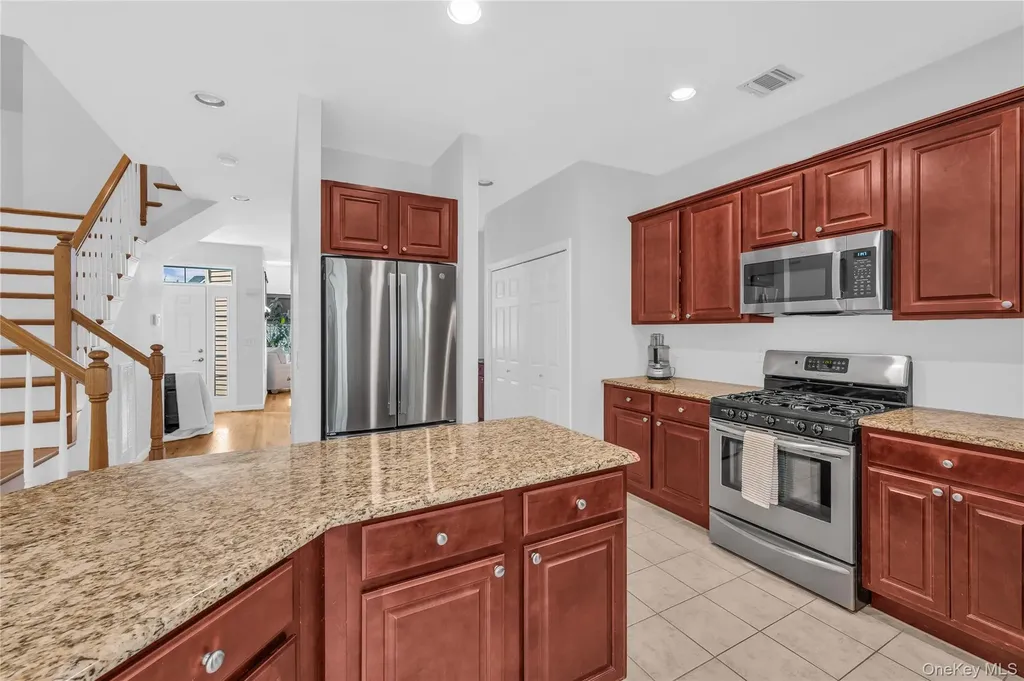 40 Eagle Circle Bohemia NY 11716