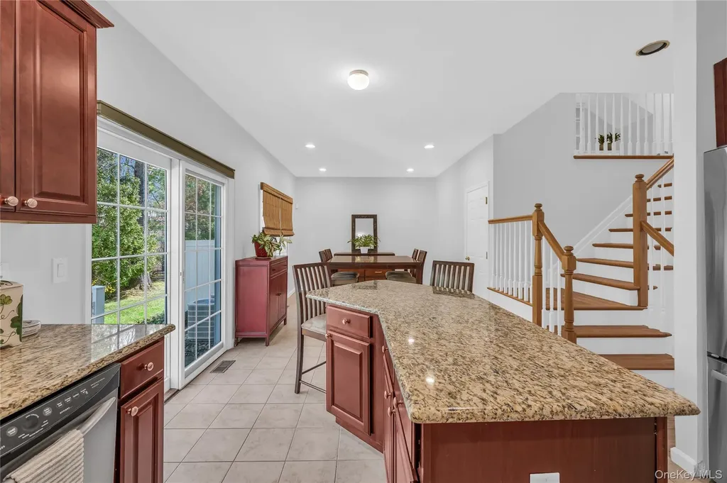 40 Eagle Circle Bohemia NY 11716