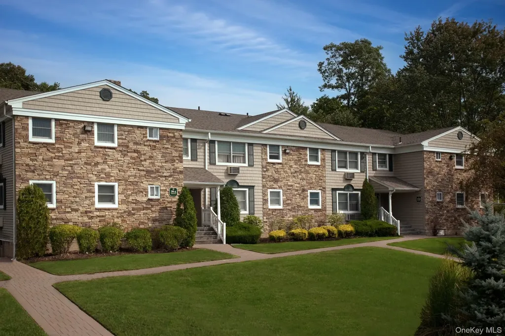 37 Elliot Place Smithtown NY 11787