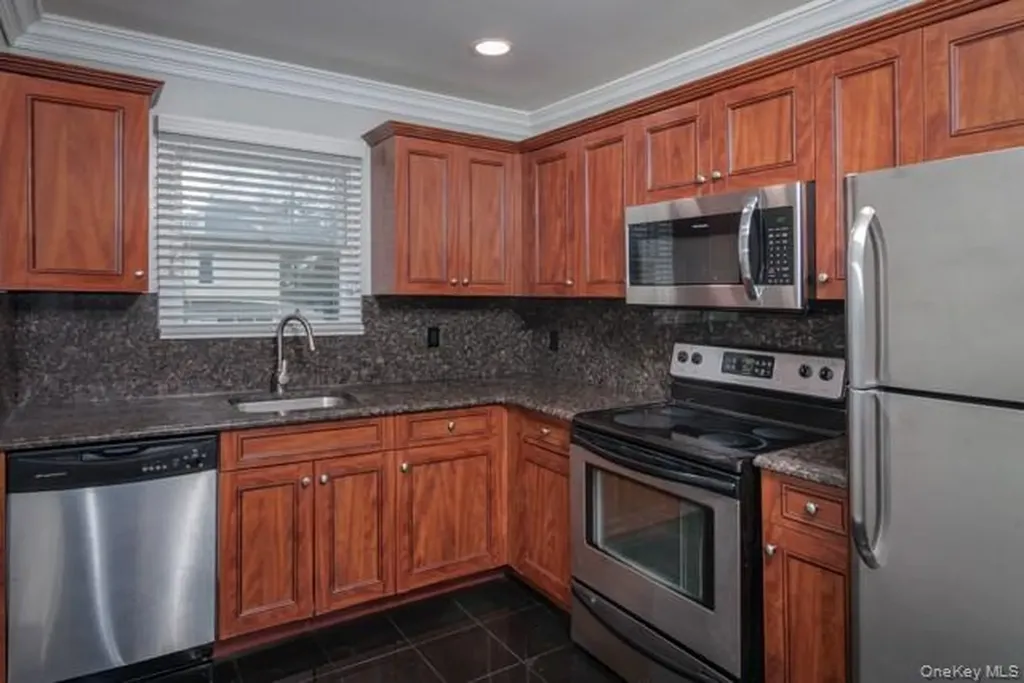 37 Elliot Place Smithtown NY 11787