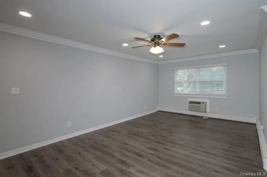37 Elliot Place Smithtown NY 11787