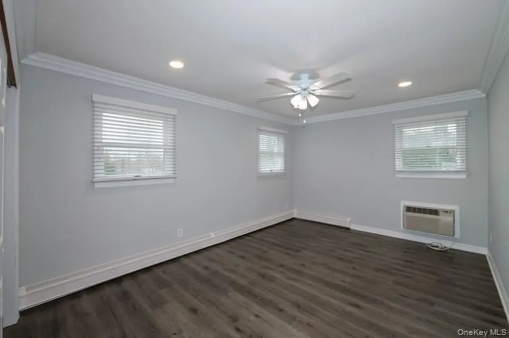 37 Elliot Place Smithtown NY 11787