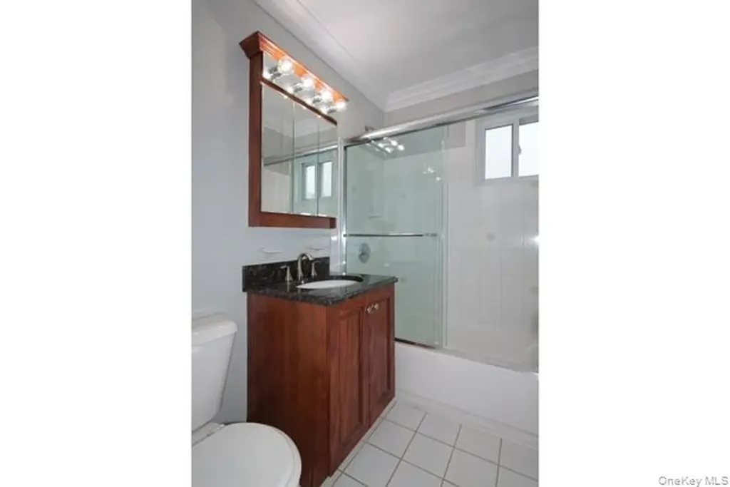 37 Elliot Place Smithtown NY 11787