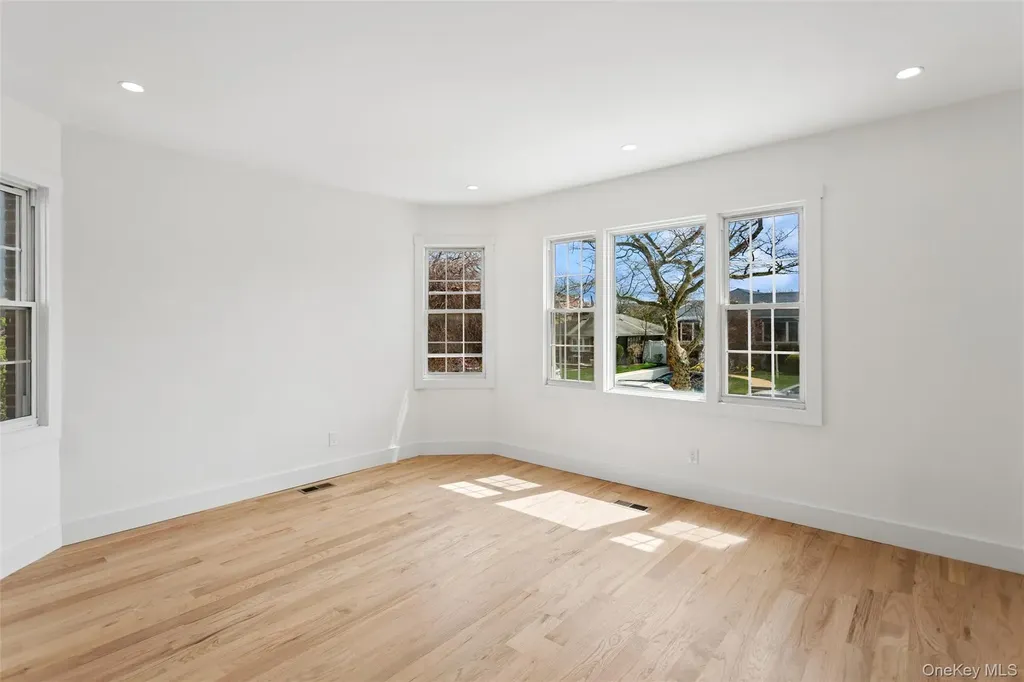 449 W Beech Street Long Beach NY 11561