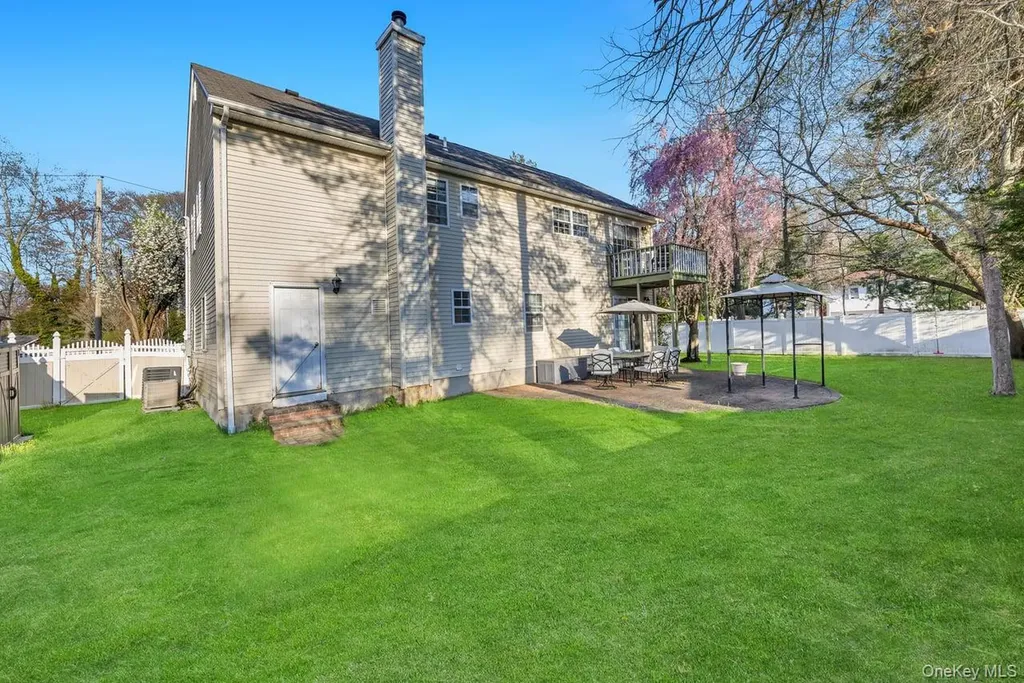 4 Jerome Street Smithtown NY 11787