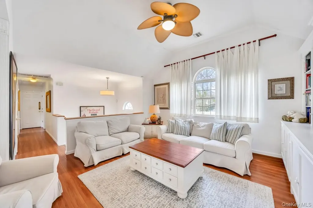 4 Jerome Street Smithtown NY 11787