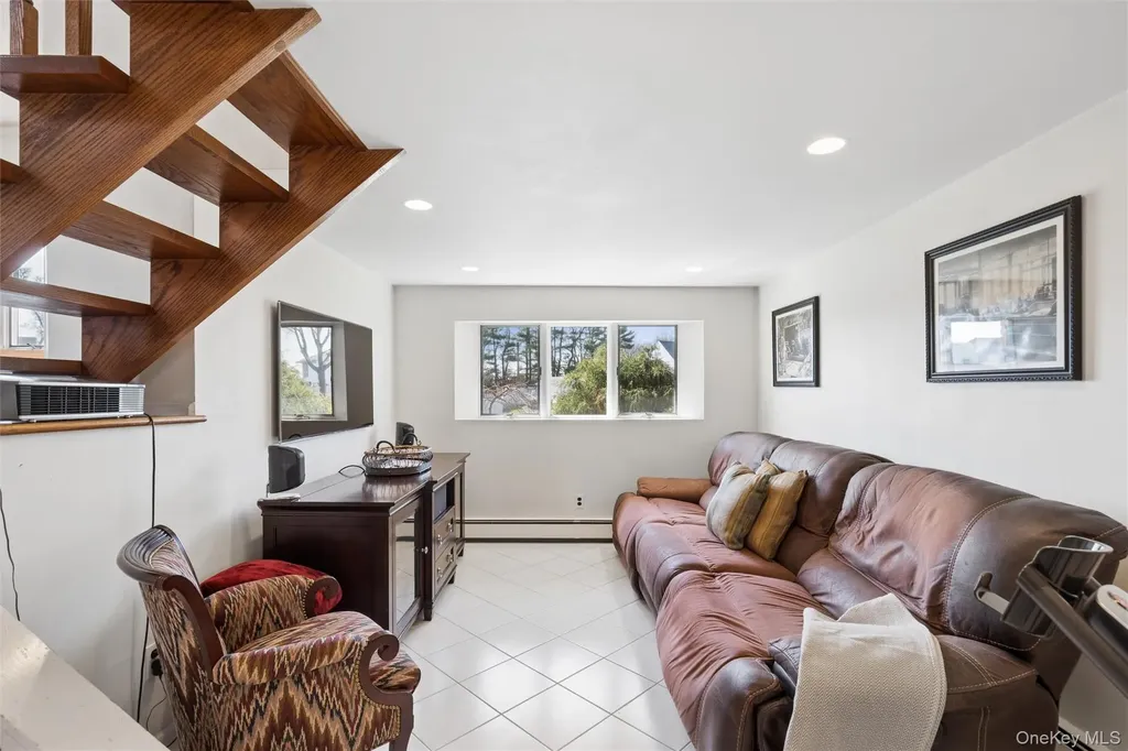 48 Roxbury Drive Commack NY 11725