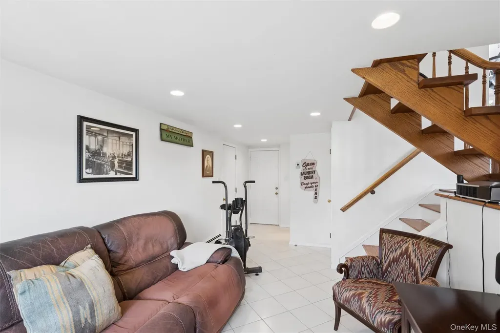48 Roxbury Drive Commack NY 11725