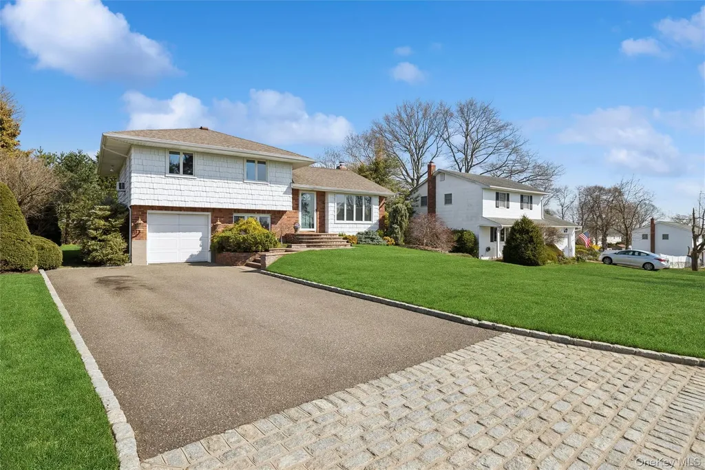 48 Roxbury Drive Commack NY 11725