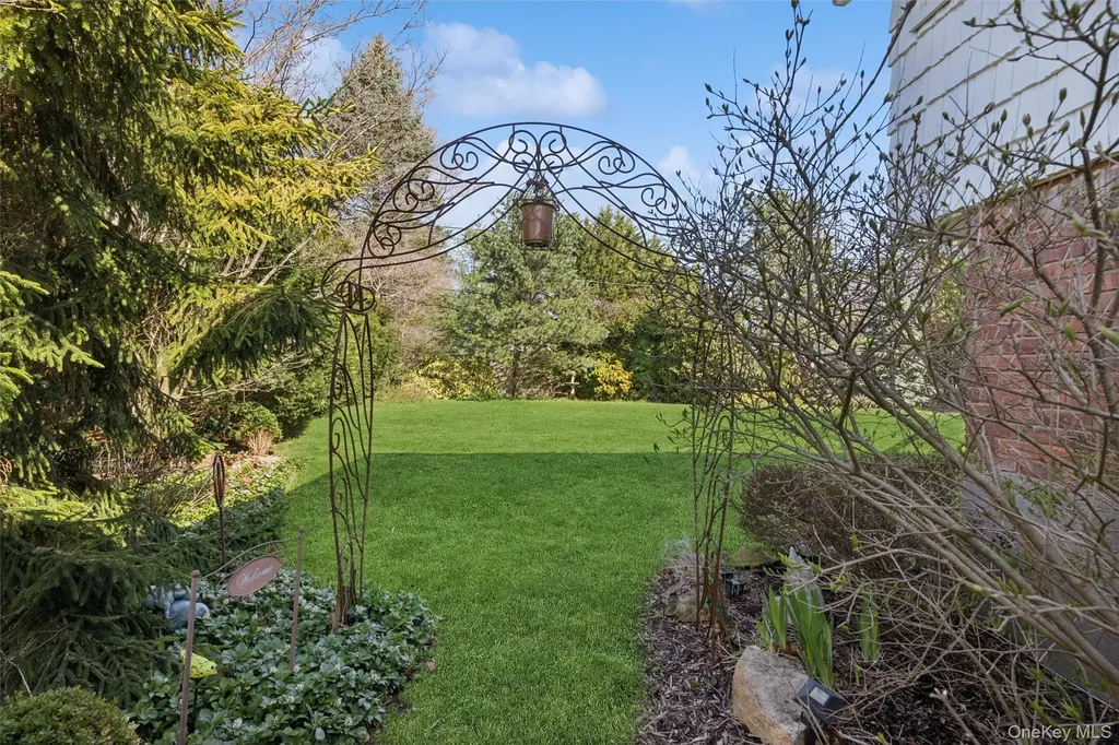48 Roxbury Drive Commack NY 11725