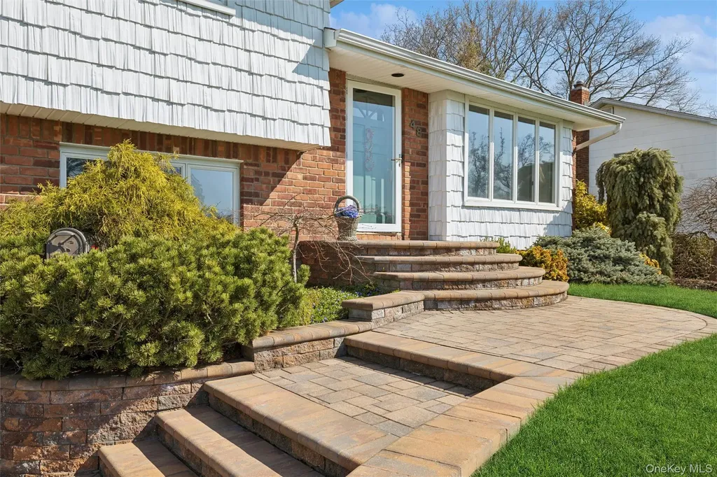 48 Roxbury Drive Commack NY 11725