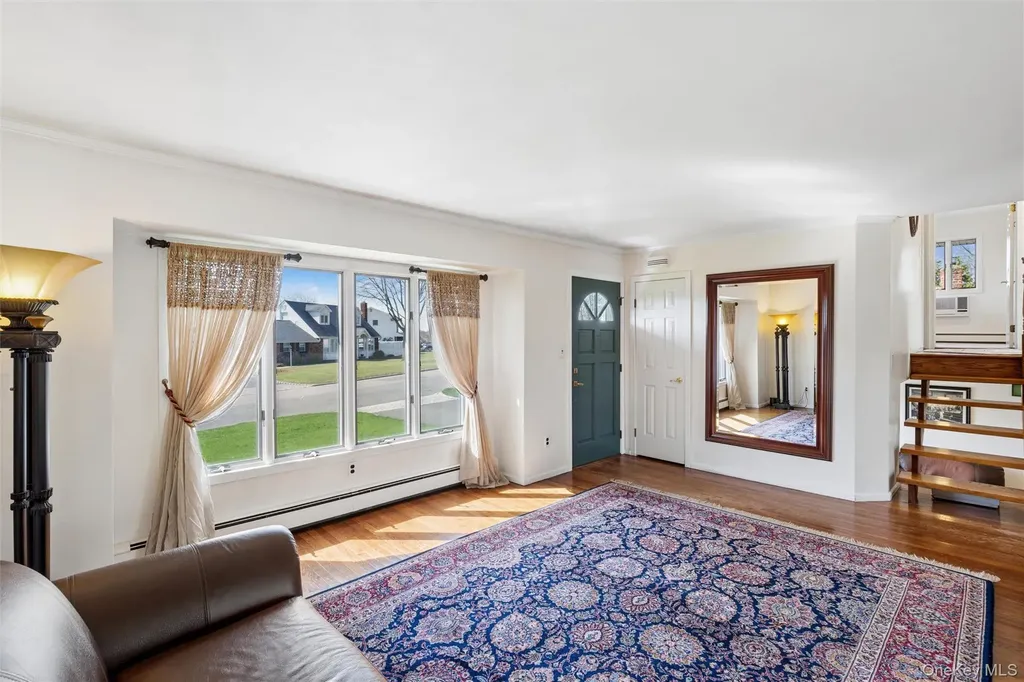 48 Roxbury Drive Commack NY 11725