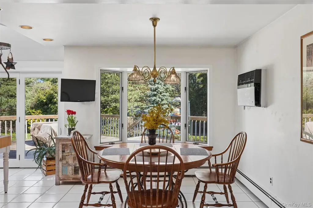 48 Roxbury Drive Commack NY 11725