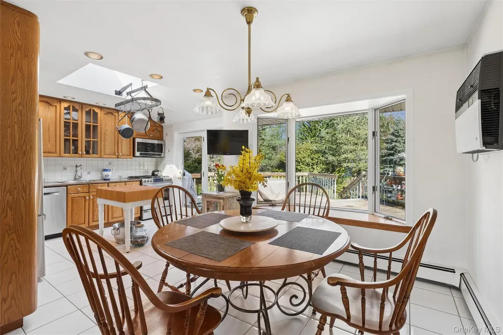 48 Roxbury Drive Commack NY 11725