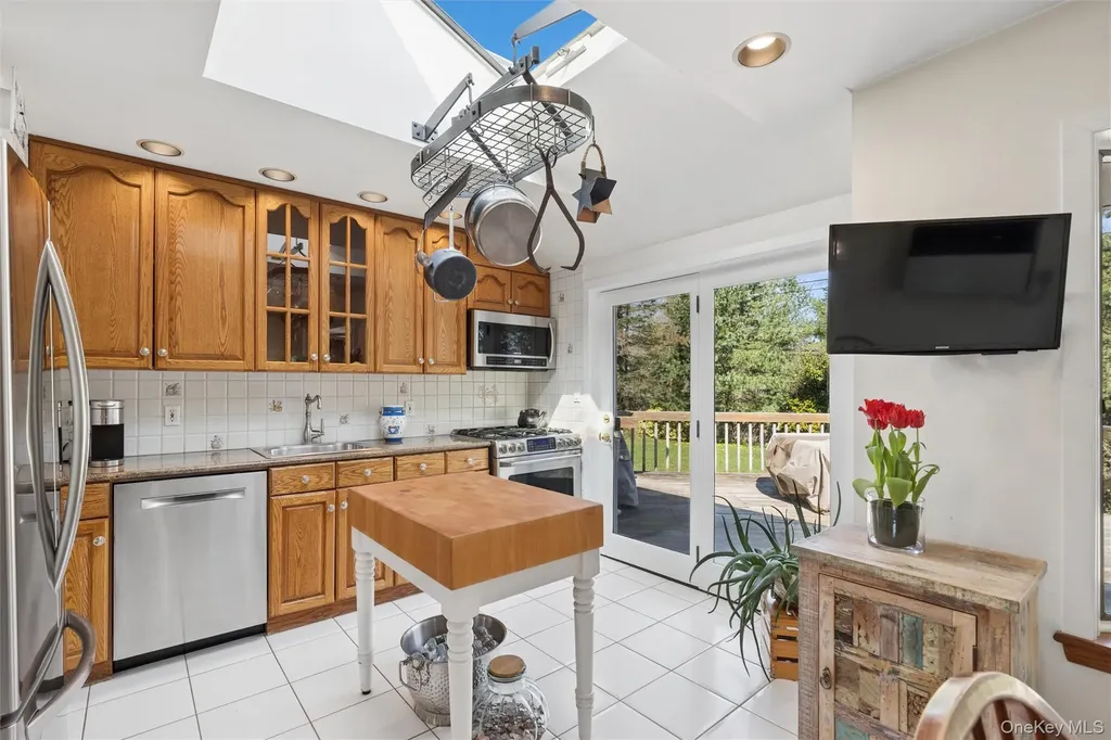 48 Roxbury Drive Commack NY 11725
