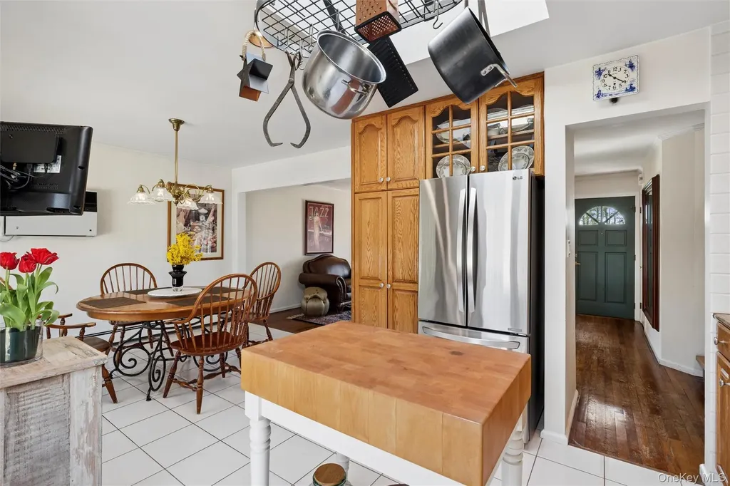 48 Roxbury Drive Commack NY 11725