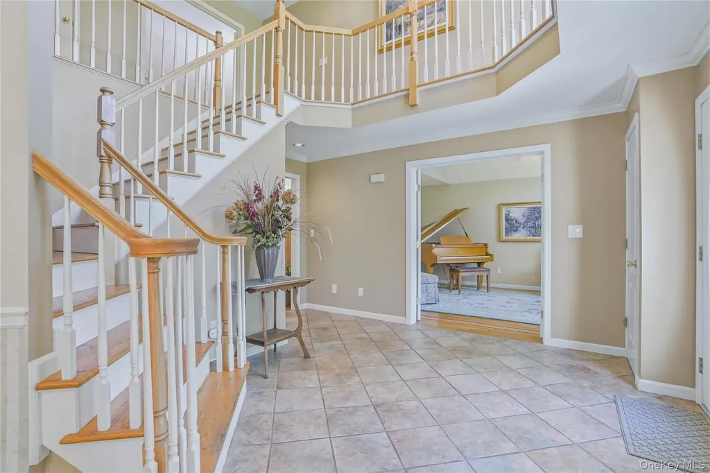 2 Windsor Lane Cornwall NY 12518