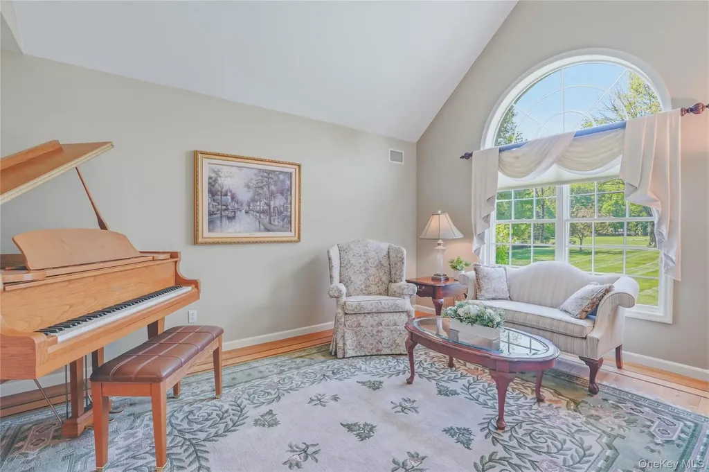 2 Windsor Lane Cornwall NY 12518