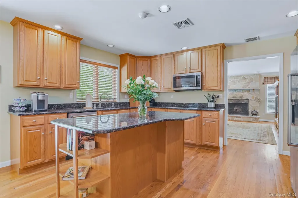 2 Windsor Lane Cornwall NY 12518