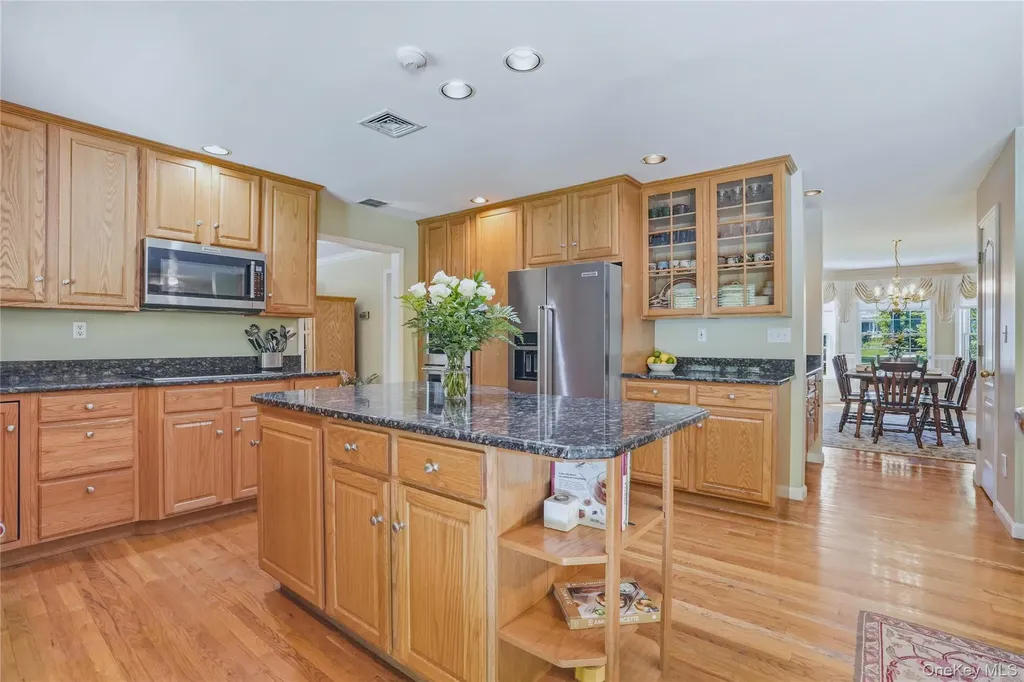 2 Windsor Lane Cornwall NY 12518