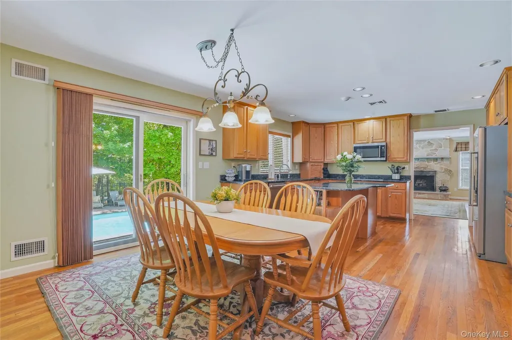 2 Windsor Lane Cornwall NY 12518