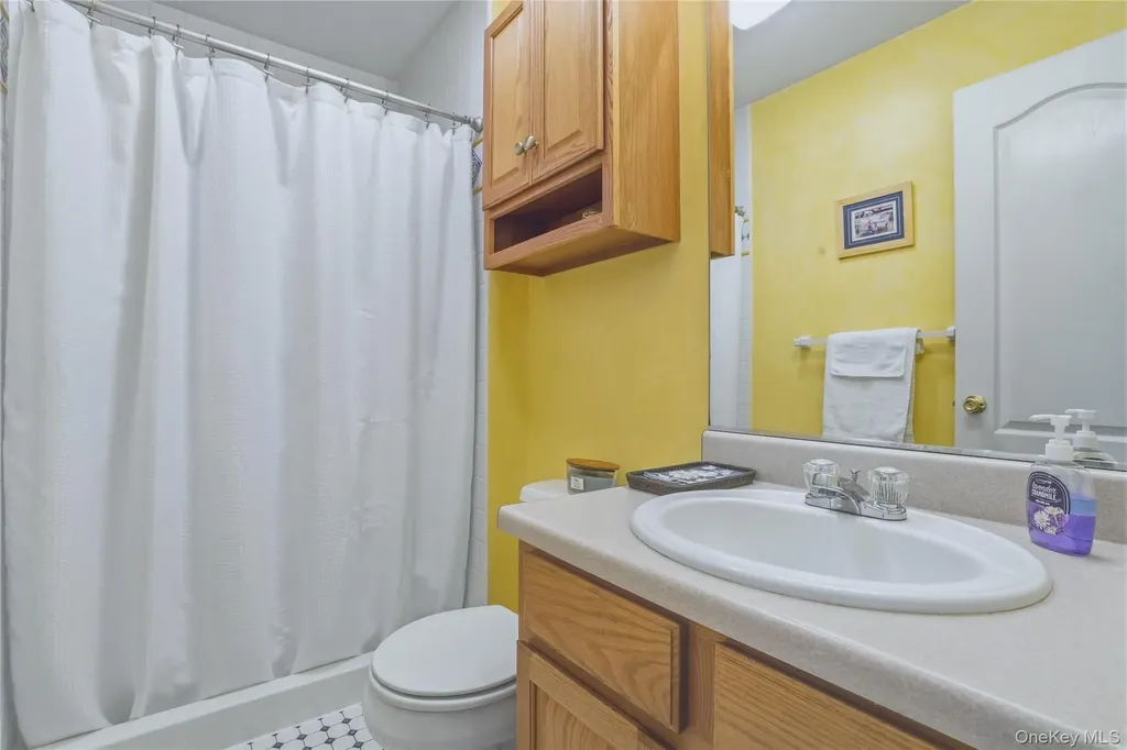 2 Windsor Lane Cornwall NY 12518