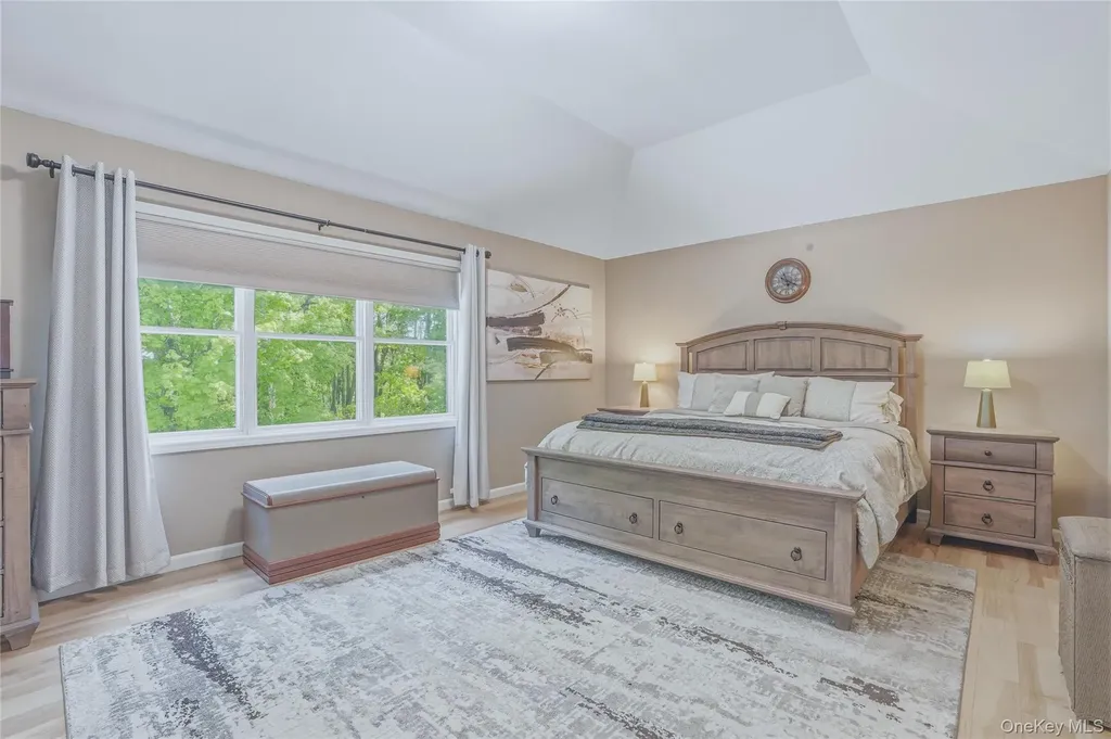 2 Windsor Lane Cornwall NY 12518