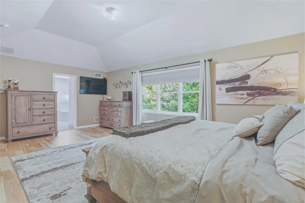 2 Windsor Lane Cornwall NY 12518