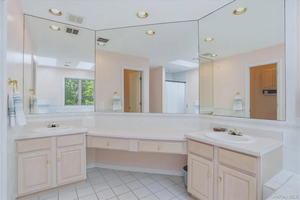 2 Windsor Lane Cornwall NY 12518