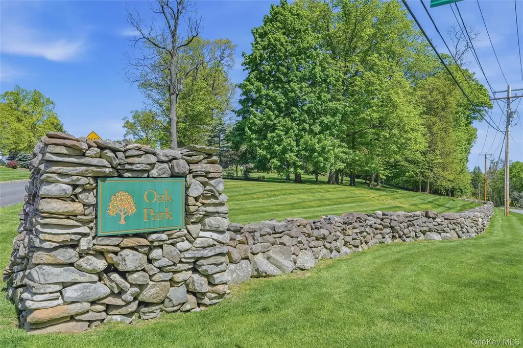 2 Windsor Lane Cornwall NY 12518